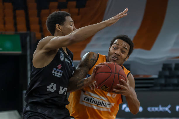 接受媒体采 接受媒体采